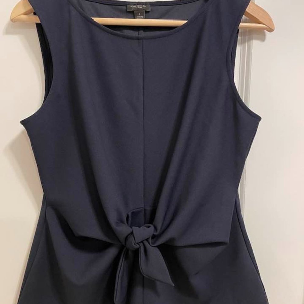 ANN TAYLOR NAVY BLUE SLEEVELESS TOP, M